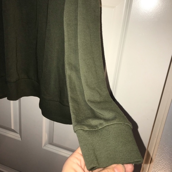 TORRID GREEN RUFFLED COLD SHOULDER SWEATSHIRT 00 - Picture 5 of 6